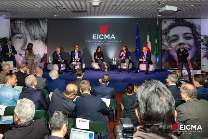 Salvini a EICMA 2022: “Fiera dai numeri eccezionali”