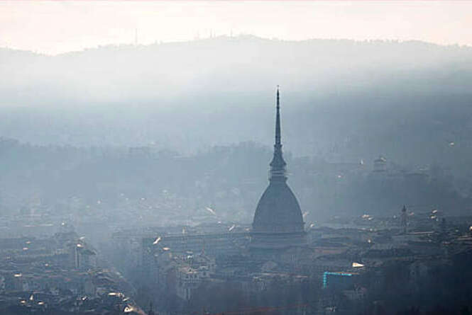Torino, bandiera nera per lo smog