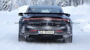 La più potente delle Porsche Taycan avvistata con logo TDI
