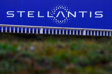Stellantis richiama 76.000 minivan ibridi plug-in per problema al motore