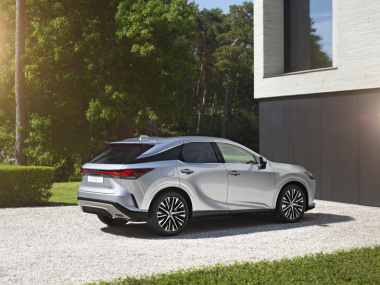 Nuovo Lexus RX, la quinta generazione del Suv è all’insegna di tecnologia e design