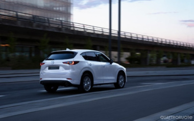La Mazda CX-5 si rinnova adottando motori benzina mild hybrid e arricchendo le dotazioni