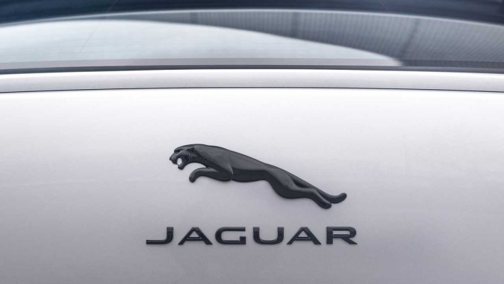 jaguar presenterà il suo futuro elettrico a primavera