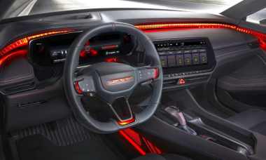 Dodge Charger 2024: caratteristiche, design, motori, interni