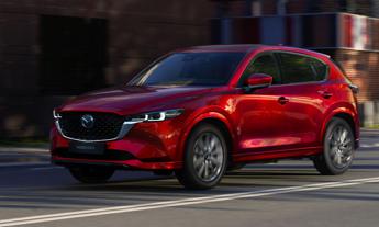 Mazda CX-5 2023: nuove motorizzazioni ibride