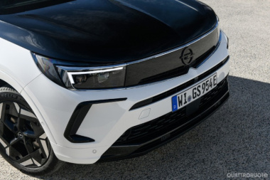 Opel Grandland GSe: test drive, interni, caratteristiche, prezzo