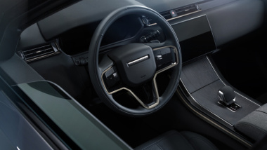 Nuova Velar fa il pieno di tecnologia e design. Il Suv Range Rover è sempre più icona del modern luxury