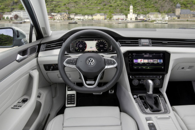 Volkswagen Passat Variant 2023: tutte le informazioni sulla station-wagon tedesca