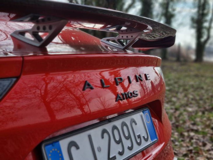 alpine a110 s, la nostra prova su strada: tutto quello che c'è da sapere