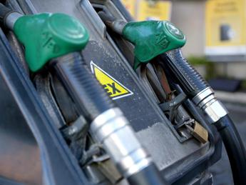 carburante, tregua prezzi benzina e diesel in italia oggi