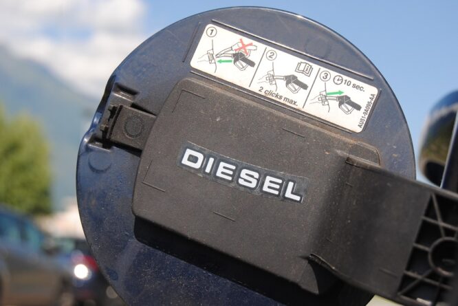 Stop benzina diesel 2035, Pichetto: “Poco razionale”