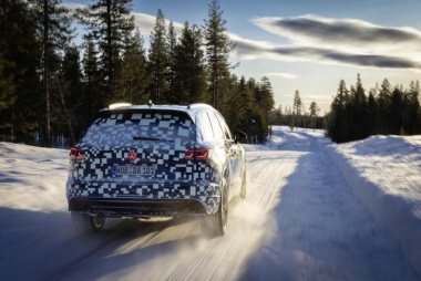La nuova Volkswagen Touareg 2023 in test al Polo Nord: arriva questa estate [VIDEO]