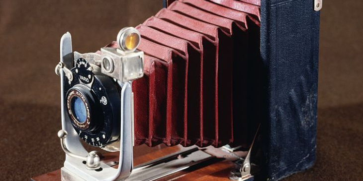 chi ha inventato la prima macchina fotografica della storia?