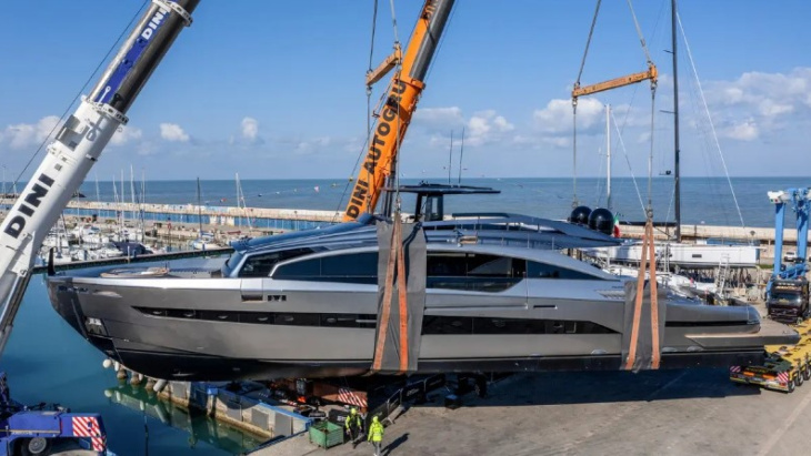 pershing gtx116: il primo yacht della nuova gamma ha abbracciato il mare