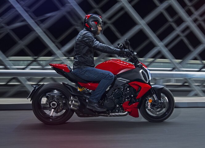 Diavel 4, più aggressiva con gli accessori Ducati Performance