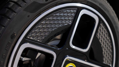 La MINI Cooper SE Cabrio riduce le emissioni anche con i cerchi
