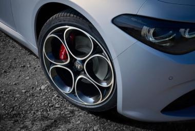 Nuova Alfa Romeo Giulia EV, fino a 1000 CV e 700 km di autonomia