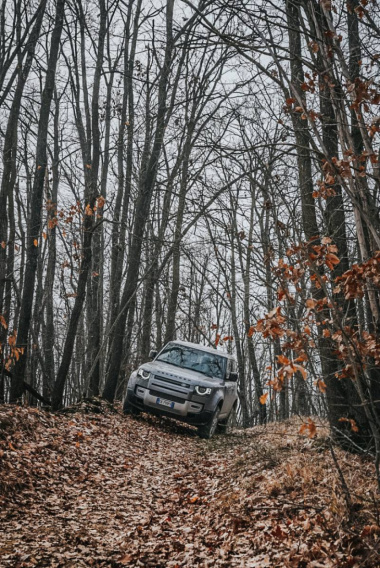 Land Rover Defender 90, la prova nell’offroad piacentino