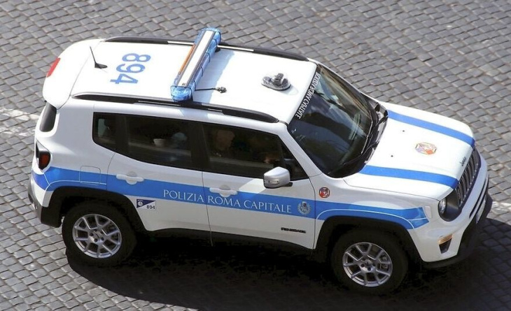 stellantis, 40 jeep renegade 4xe per la polizia locale di roma
