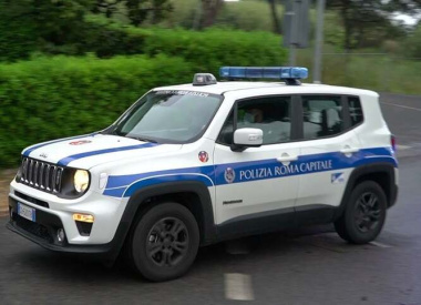 Jeep Renegade 4xe mette la divisa: 40 unità per la PL di Roma