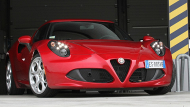 Auto nostalgia: Alfa Romeo 4C, Biscione bollente