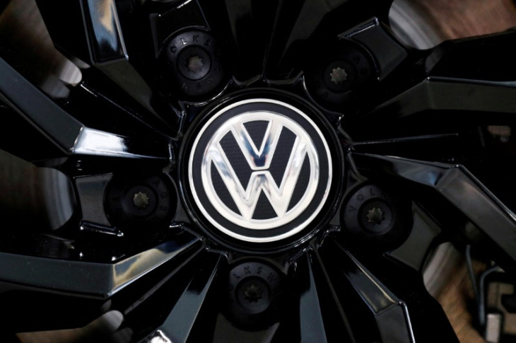 volkswagen investirà 180 mld in 5 anni per raggiungere target veicoli elettrici
