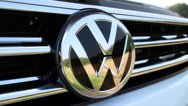 volkswagen investirà 180 miliardi di euro, focus su auto elettrica e digitale: ecco il piano 2023-2027