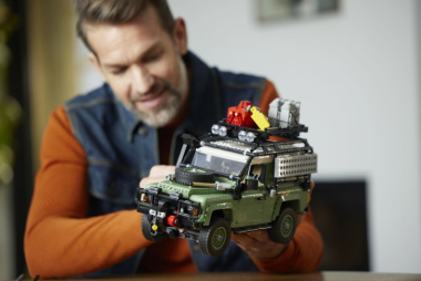 Land Rover Defender 90 LEGO, il set disponibile dal 1 aprile a 239,99€
