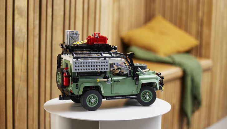 lego,, land rover defender 90 lego, il set disponibile dal 1 aprile a 239,99€