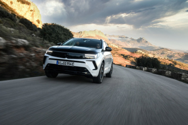 Opel Grandland GSe: il SUV si elettrifica e diventa più sportivo