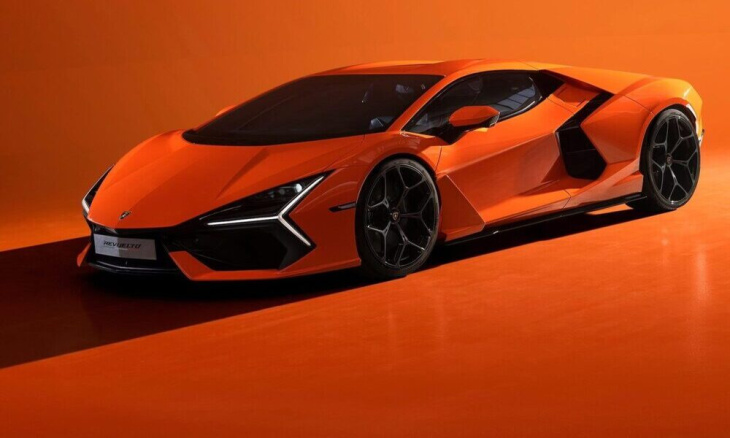 Lamborghini Revuelto, la nuova V12 è ibrida e ha 1.015 CV