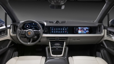 Porsche Cayenne restyling, interni a tutto digital con tre schermi