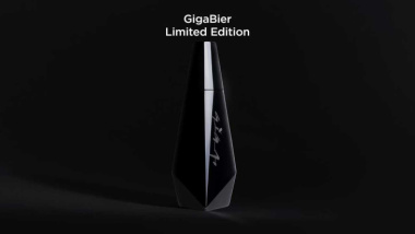 Tesla presenta la GigaBier: birra in bottiglie a forma di Cybertruck