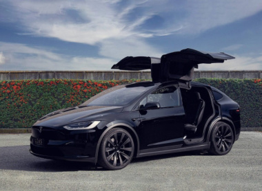 Tesla Model X Plaid: motori, tecnologia e interni