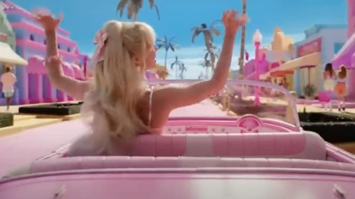 la chevrolet corvette rosa è la nuova auto di barbie