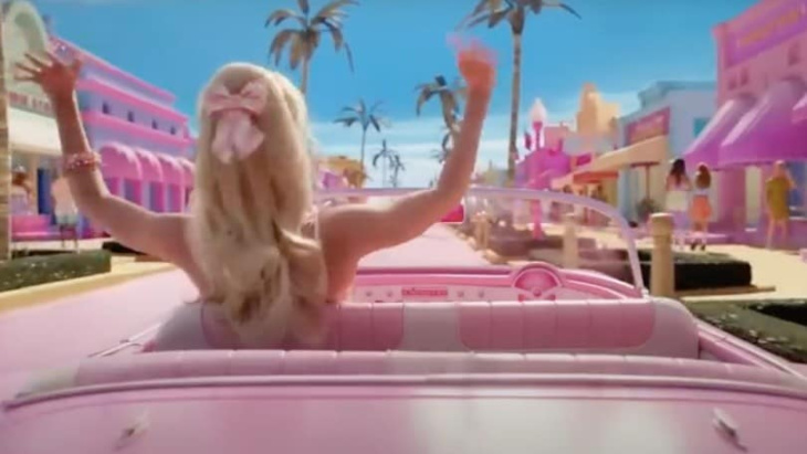 la chevrolet corvette rosa è la nuova auto di barbie