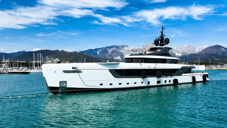 superyacht admiral 55 metri s-force silver star: quando la moda incontra la nautica di lusso