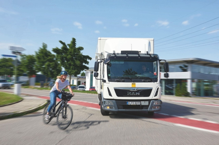 biciclette, ciclisti, ecco i sistemi di sicurezza che i camion dovranno montare