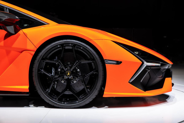 Come nascono i colori di una Lamborghini - TopCarNews