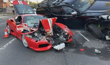 Ferrari 360 Challenge si schianta contro auto in coda: la rara supercar distrutta in un incidente a Melbourne [VIDEO]