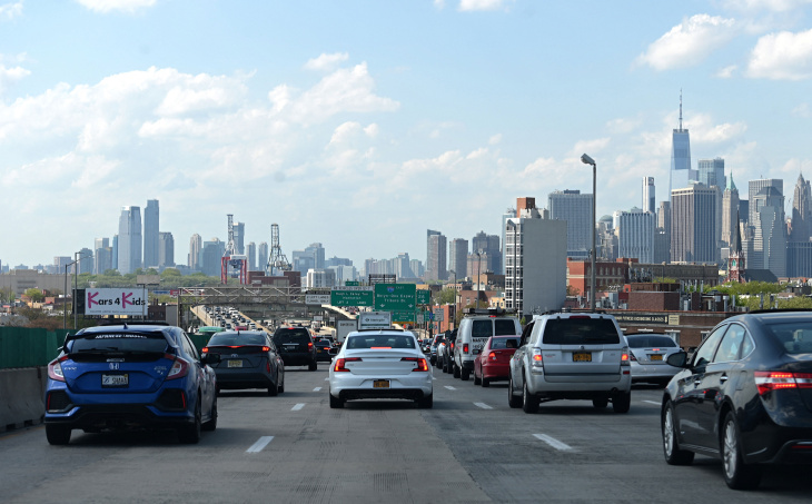 new york, via libera alla tassa sul traffico: entrare in auto costerà fino a 23 dollari