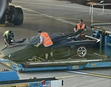 La McLaren F1 GT del Sultano del Brunei riappare su un aereo