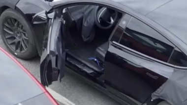 Tesla Model 3 restyling: guardate la prima foto degli interni