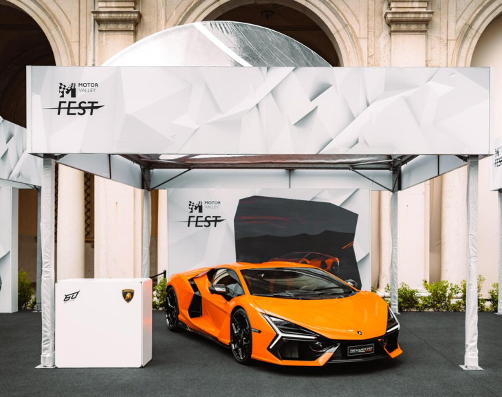Lamborghini al Motor Valley Fest 2023 tra talk e Revuelto