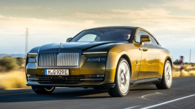 Volete la Rolls-Royce Spectre? Dovrete aspettare il 2025