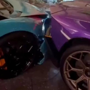 Parcheggiatore fa schiantare la Lamborghini Aventador Ultimae Roadster contro una Ultimae Coupé [VIDEO]
