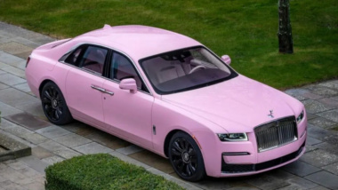 Rolls-Royce Ghost completamente rosa: l'auto da 