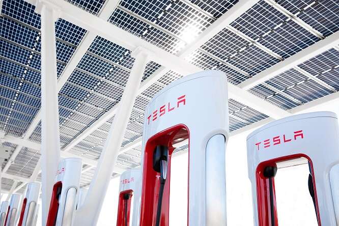 Tesla, accordo con Ford per i Supercharger