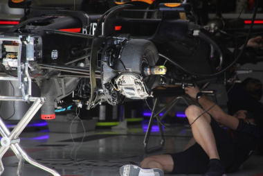 F1 | Aston Martin: la nuova pinza anteriore con alette e PIN