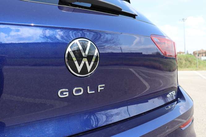 Volkswagen Golf, attesa per il restyling